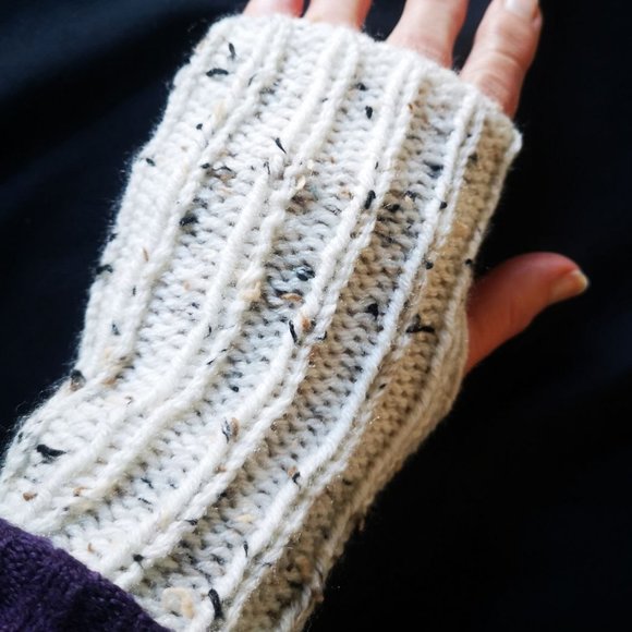 Aran Tweed HandKnit in Canada Seamless Fingerless Gloves Mitten Glovelet - Picture 4 of 5